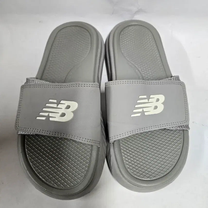 [BUNJANG] New Balance Unisex Sandals Gray 250mm / 뉴발란스 슬리퍼 그레이 250mm