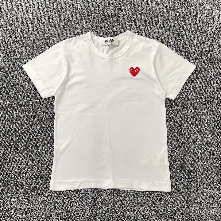 [BUNJANG] Comme des Garçons Play Vintage Red Heart Logo T-Shirt / 빈티지9. 꼼데가르송 플레이 하트 레드 와펜 반팔 티셔츠 반소매