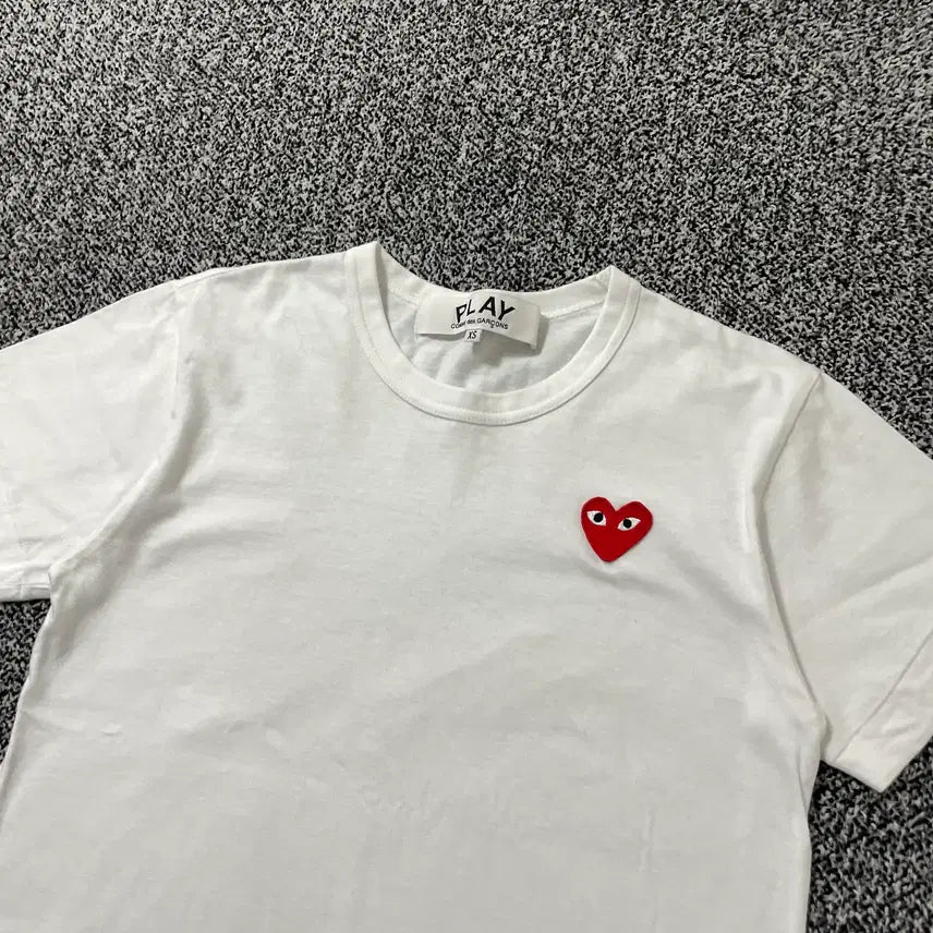 [BUNJANG] Comme des Garçons Play Vintage Red Heart Logo T-Shirt / 빈티지9. 꼼데가르송 플레이 하트 레드 와펜 반팔 티셔츠 반소매