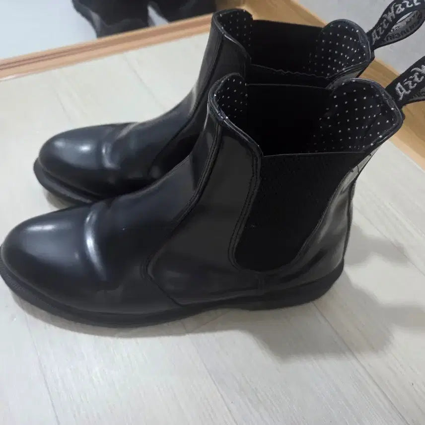 [BUNJANG] Dr. Martens Flora Chelsea Boots Black Size 280 / 닥터마틴 플로라 첼시 부츠 블랙 280
