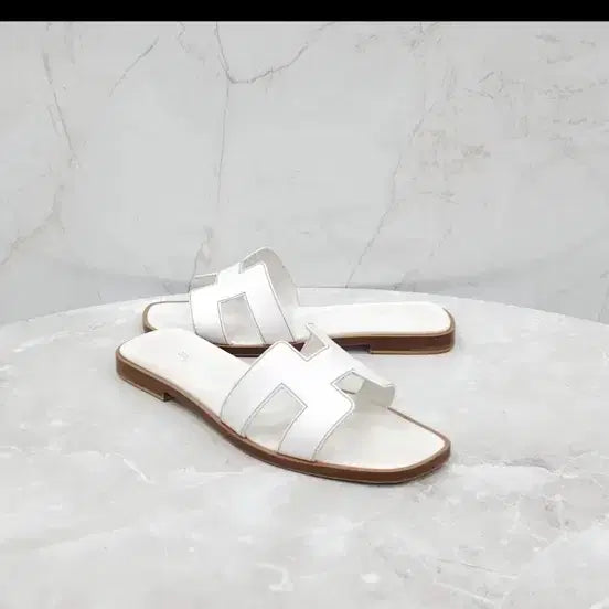 [BUNJANG] Hermes Oran Slippers White / 에르메스 오란 슬리퍼 화이트 37.5 245