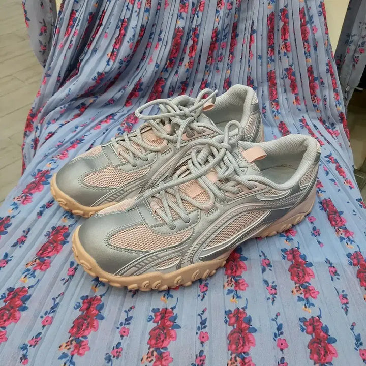[BUNJANG] Fila Sneakers Silver/Pink Size 250mm / 휠라 250mm