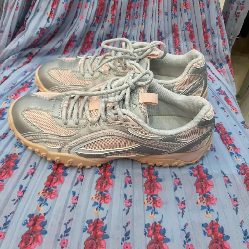 [BUNJANG] Fila Sneakers Silver/Pink Size 250mm / 휠라 250mm