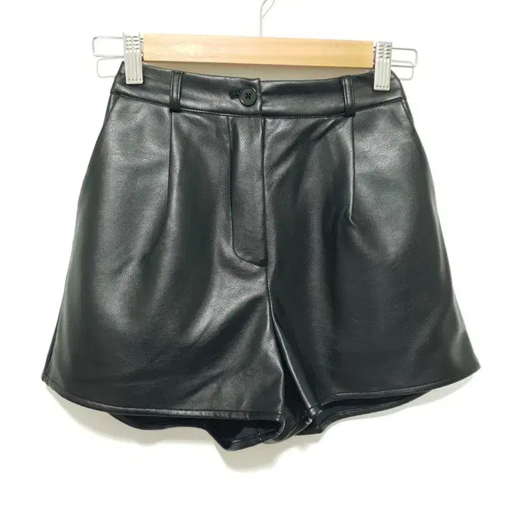 [BUNJANG] Leather Fleece Lined Shorts with Back Banding / 뒷밴딩 기모 레더 숏 팬츠 F_M1188