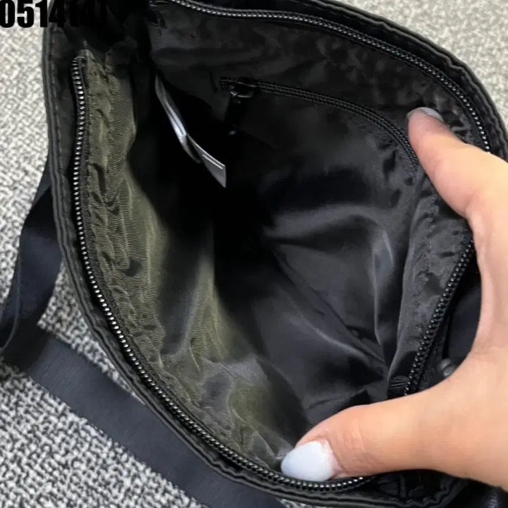 [BUNJANG] American Tourister Black Crossbody Bag / 아메리칸투어리스터 블랙 크로스백