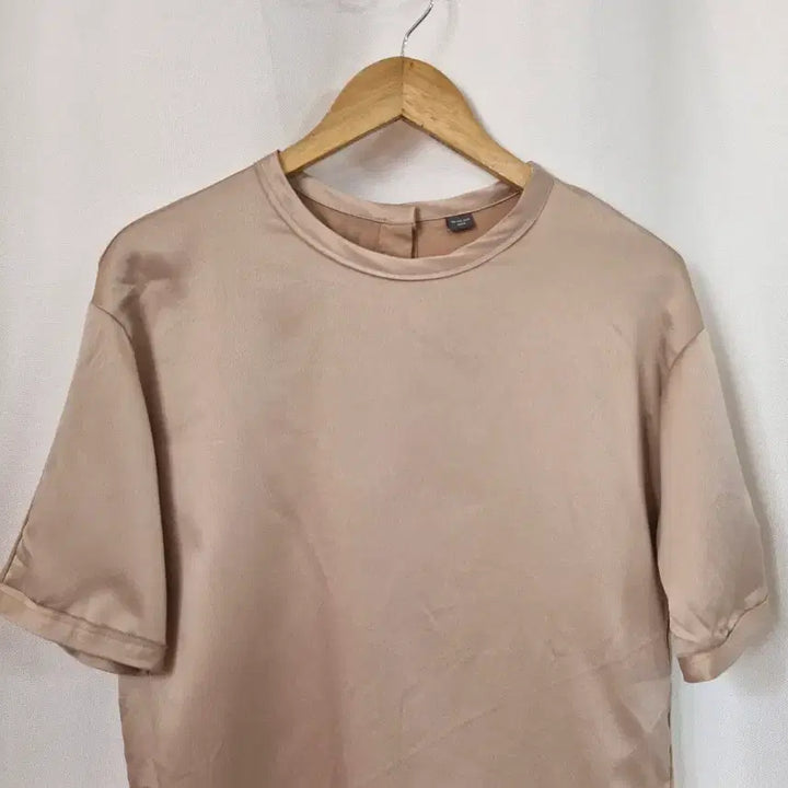 [BUNJANG] Vera Wang Satin Short Sleeve Blouse Beige Size 66 / 베라왕 새틴 블라우스 베이지 반팔 66사이즈