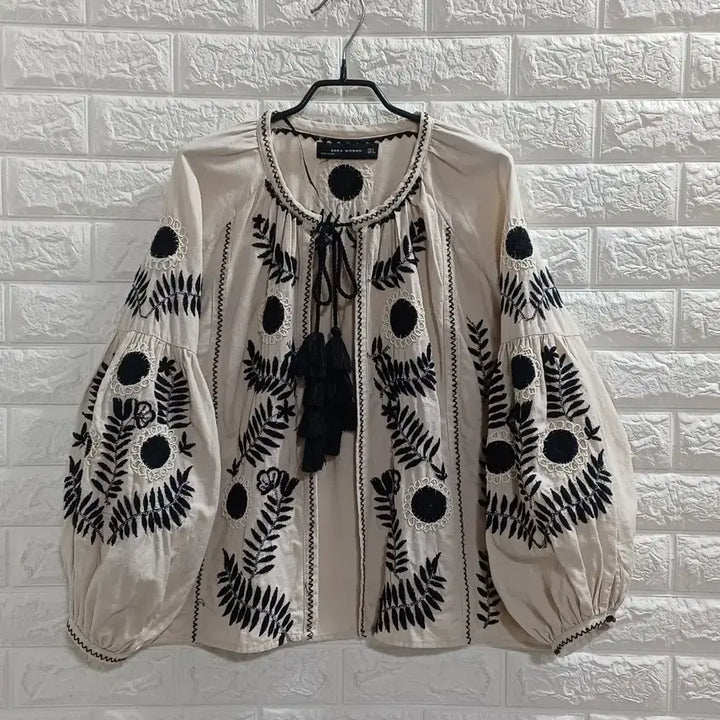 [BUNJANG] ZARA Embroidered Ethnic Blouse / ZARA 에스닉 자수블라우스