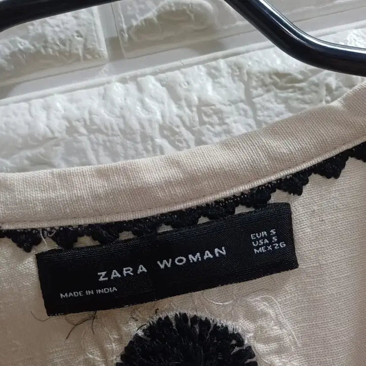[BUNJANG] ZARA Embroidered Ethnic Blouse / ZARA 에스닉 자수블라우스