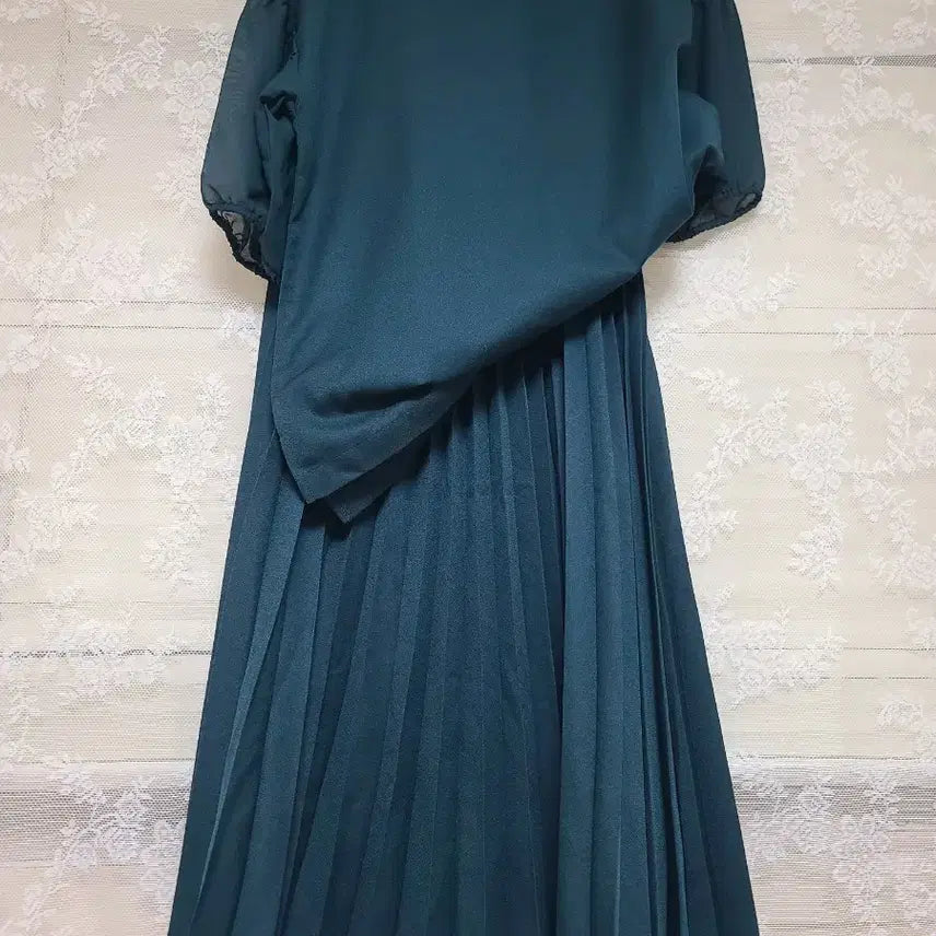 [BUNJANG] Emerald Pleated Long Dress with Chiffon Sleeves / 에메랄드 플리츠 롱 원피스