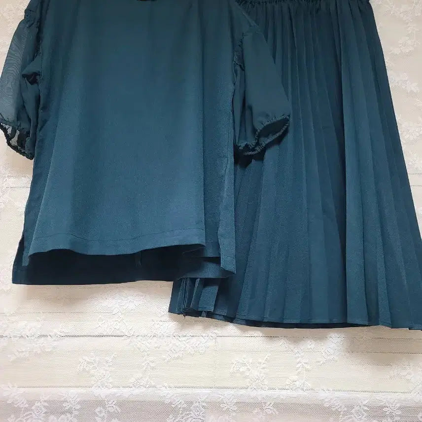 [BUNJANG] Emerald Pleated Long Dress with Chiffon Sleeves / 에메랄드 플리츠 롱 원피스