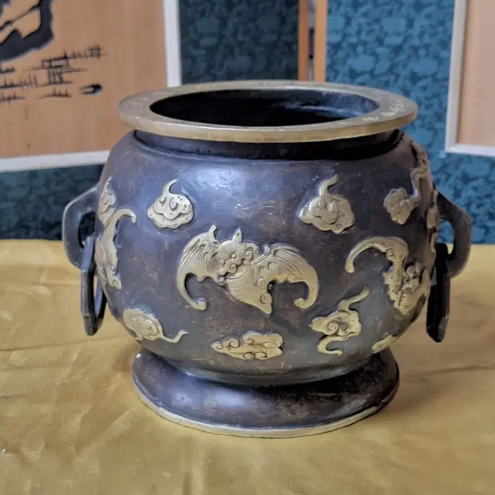 [BUNJANG] Antique Bronze Brazier with Cloud and Bat Motif / 수백년된 동으로된  화로