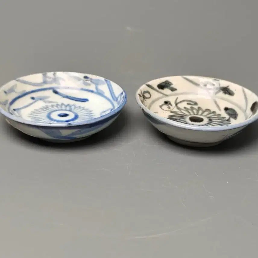 [BUNJANG] Qing Dynasty Celadon Porcelain Blue and White Floral Small Bowls (Set of 2) / [진품] 청대 청화초화문 소완 2점 일괄 중국도자기 골동품 고미술품