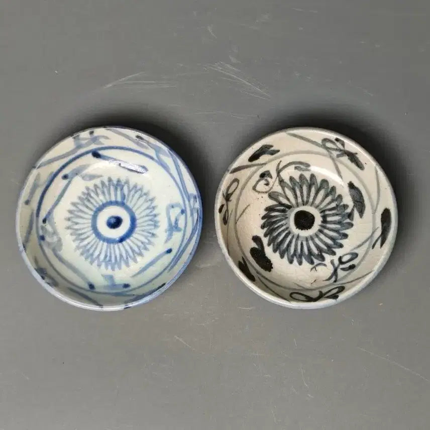 [BUNJANG] Qing Dynasty Celadon Porcelain Blue and White Floral Small Bowls (Set of 2) / [진품] 청대 청화초화문 소완 2점 일괄 중국도자기 골동품 고미술품