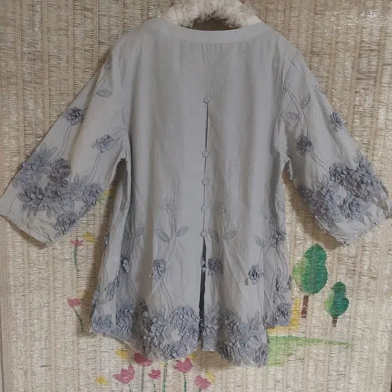 [BUNJANG] Light Blue Floral Embroidered Blouse and Baggy Pants Set / 하늘색 꽃 자수 블라우스 + 배기 팬츠 세트