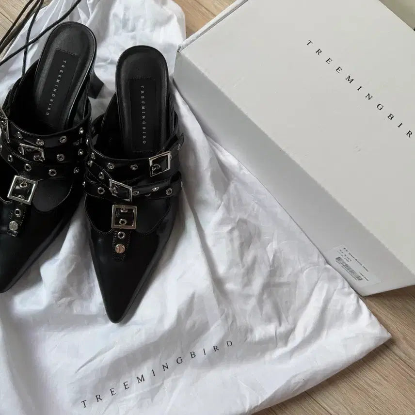 [BUNJANG] Trimming Bird Eyelet Buckle Mules Black / 트리밍버드 구두 Eyelet Buckle Mules [ Black ]