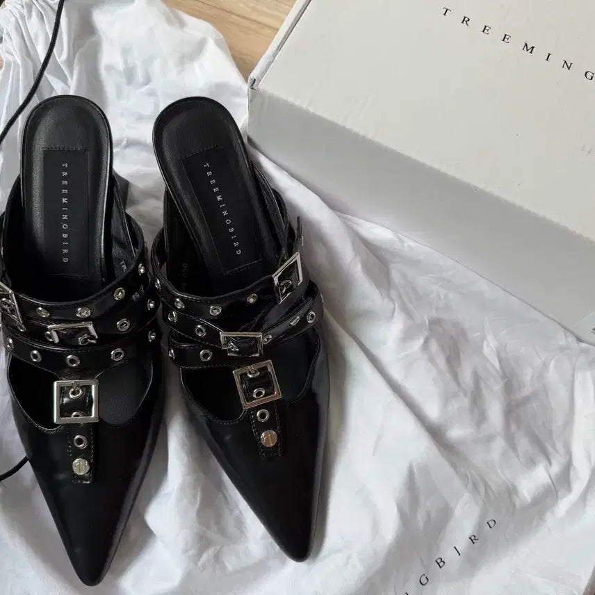 [BUNJANG] Trimming Bird Eyelet Buckle Mules Black / 트리밍버드 구두 Eyelet Buckle Mules [ Black ]