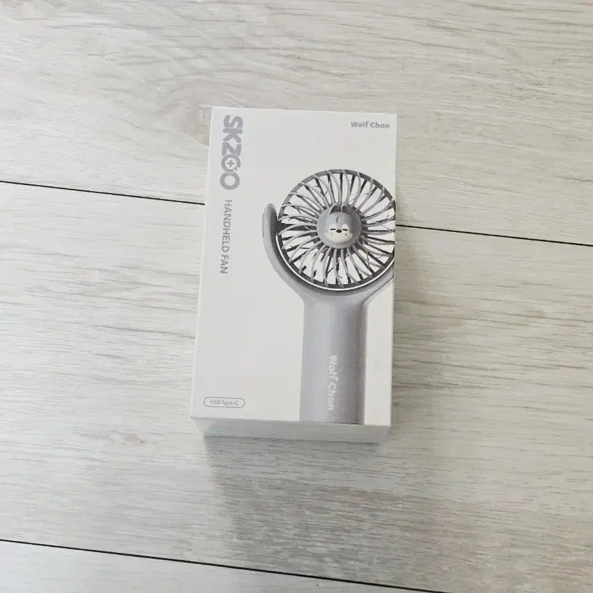 [BUNJANG] Stray Kids SKZ Wolf Chan Portable Handheld Fan (Sealed) / 스트레이키즈 스키즈 스키주 울프찬 휴대용 손풍기 미개봉