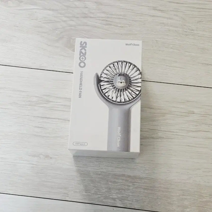 [BUNJANG] Stray Kids SKZ Wolf Chan Portable Handheld Fan (Sealed) / 스트레이키즈 스키즈 스키주 울프찬 휴대용 손풍기 미개봉