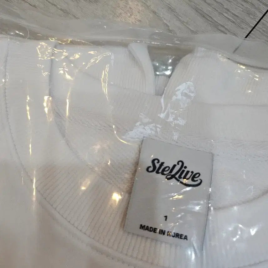[BUNJANG] Stellive Tabi Printing White Sweatshirt / 스텔라이브 타비 프린팅 흰색 맨투맨