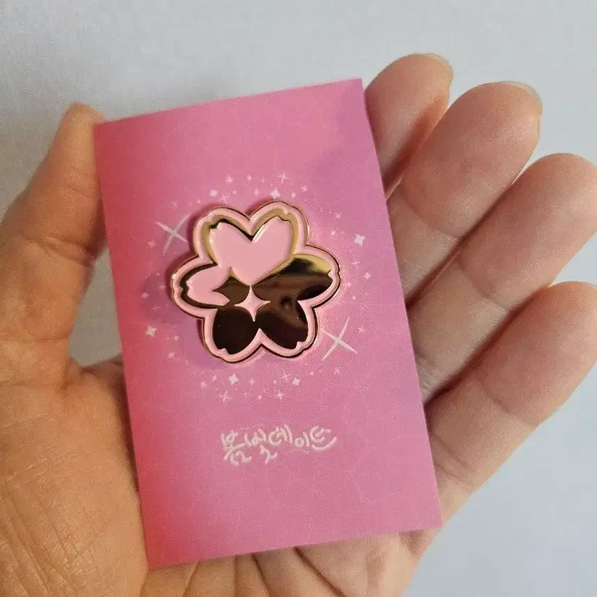 [BUNJANG] Stellive Cherry Blossom Badge Pink / 스텔라이브 벚꽃 모양 뱃지 핑크색 새상품