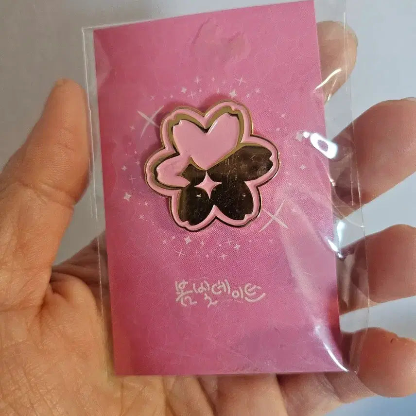[BUNJANG] Stellive Cherry Blossom Badge Pink / 스텔라이브 벚꽃 모양 뱃지 핑크색 새상품