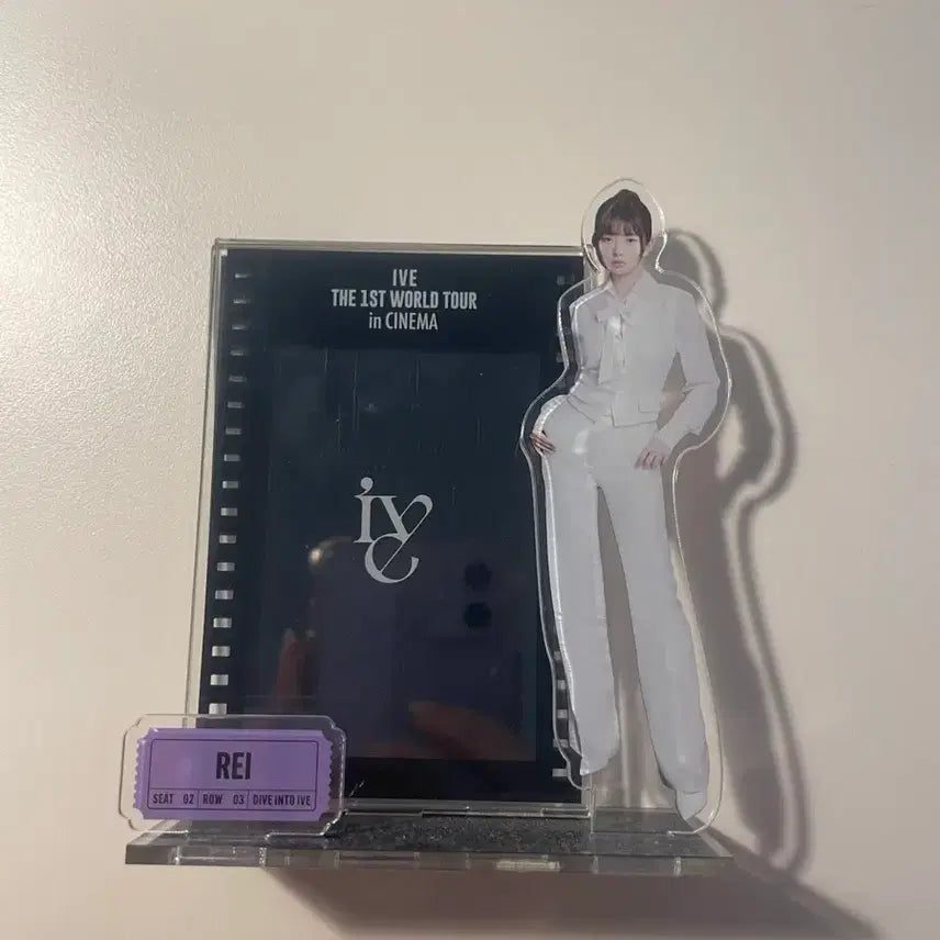 [BUNJANG] IVE Rei Cinema Acrylic Stand / 아이브 시네마 아크릴스탠드 레이 원가양도