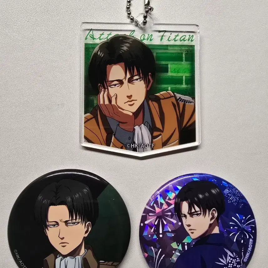 [BUNJANG] Attack on Titan Levi Acrylic Keychain &amp; Can Badge Bundle Set / 진격의 거인 리바이 아크릴키링, 캔뱃지 일괄