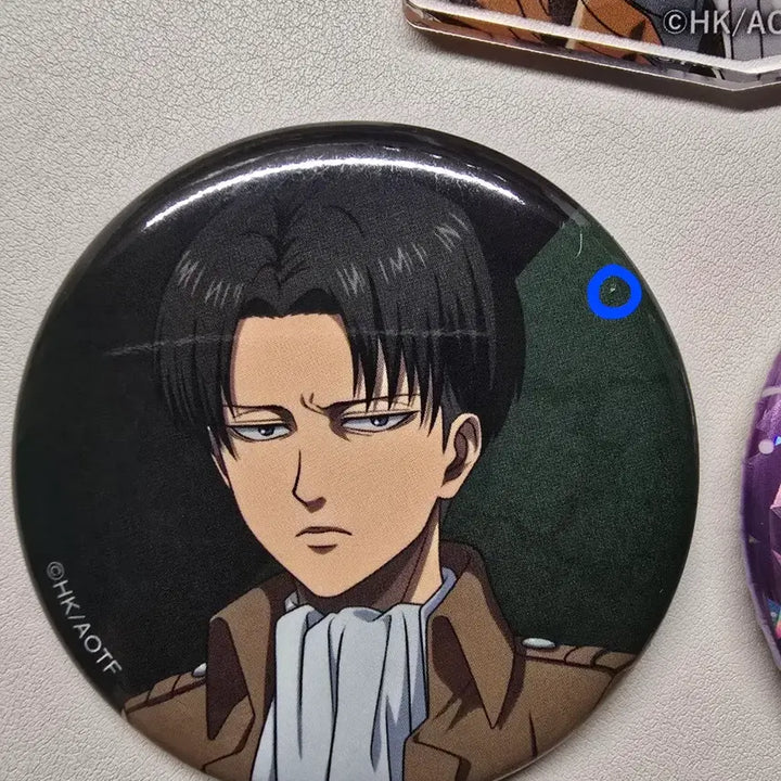 [BUNJANG] Attack on Titan Levi Acrylic Keychain &amp; Can Badge Bundle Set / 진격의 거인 리바이 아크릴키링, 캔뱃지 일괄