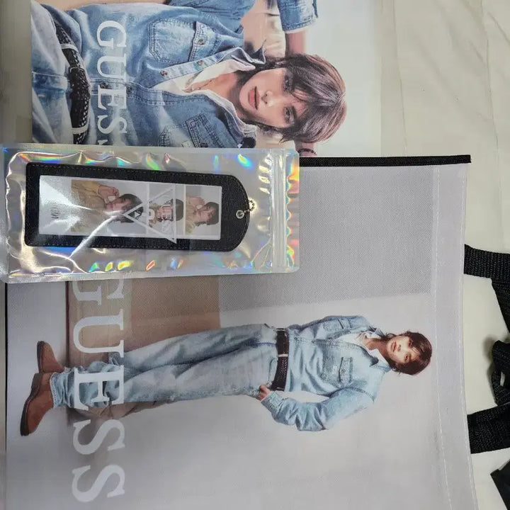 [BUNJANG] GUESS Tarpaulin Bag (Large) + Photobook + Keyring Set / GUESS 게스 현진  타포린백 대 + 룩북 + 키링 세트
