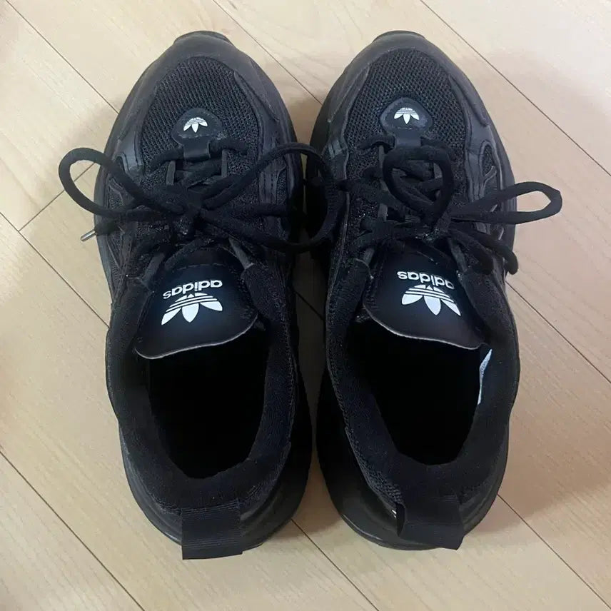 [BUNJANG] Adidas Ozgaia Triple Black Sneakers / 아디다스 오즈가이아 트리플 블랙 230
