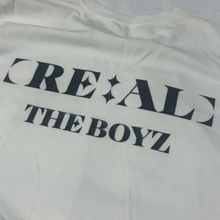 [BUNJANG] The Boyz Real Concert MD T-Shirt (White, L) / 더보이즈 리얼콘 엠디 티셔츠