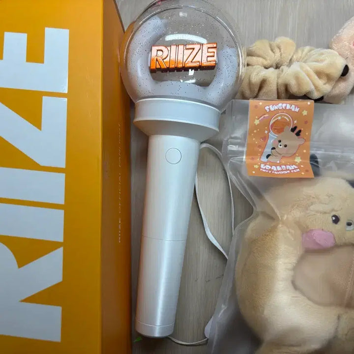[BUNJANG] RIIZE Woorakbamm Scrunchie, Woorakbamm Cape, Labong Lightstick Bundle Set / 라이즈 우락밤 스크런치 우락밤 케이프 라브봉