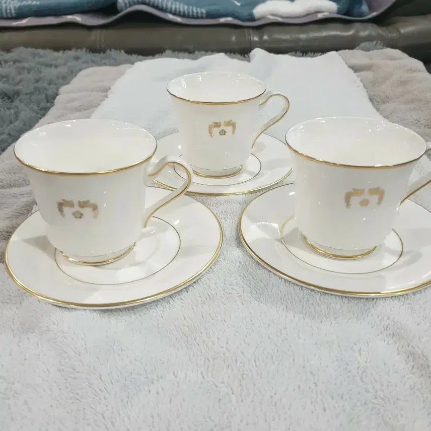 [BUNJANG] Cheonghwadae White Gold Trim Coffee Cup and Saucer Set for 3 / 청화대 화이트 금장 커피잔 3인조 세트