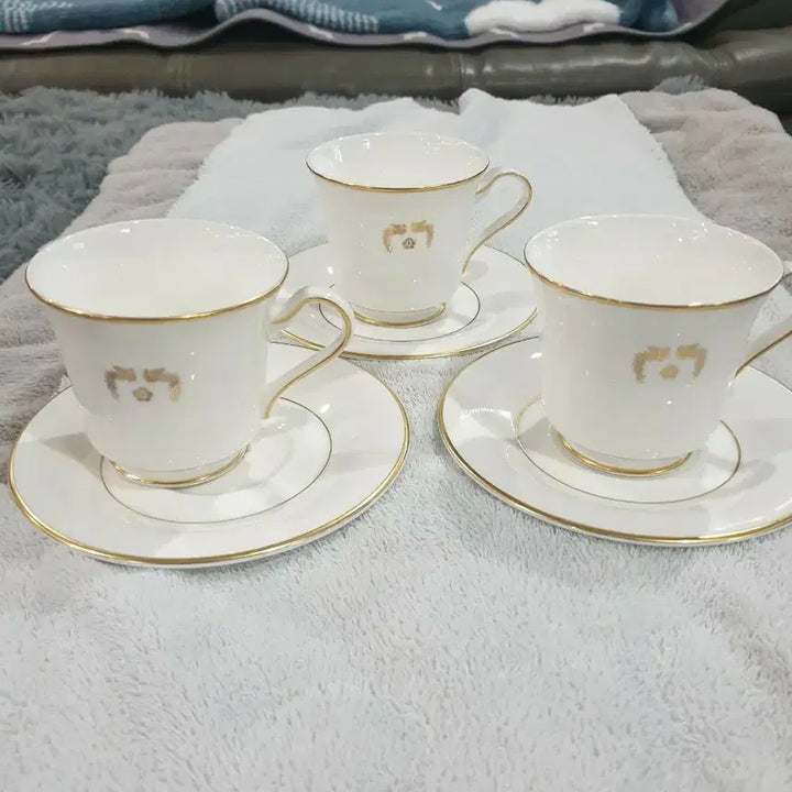 [BUNJANG] Cheonghwadae White Gold Trim Coffee Cup and Saucer Set for 3 / 청화대 화이트 금장 커피잔 3인조 세트