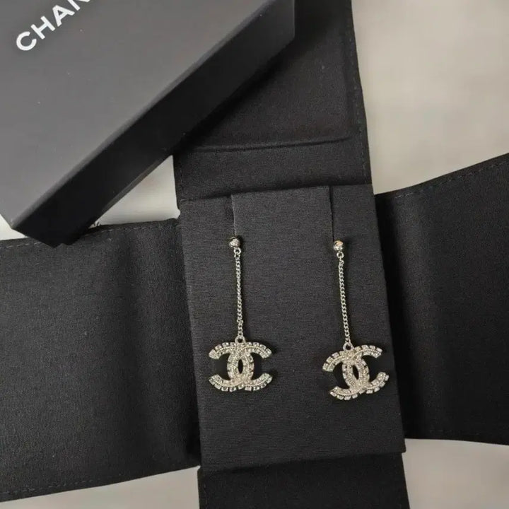 [BUNJANG] Chanel Coco Mark Chain Earrings Silver / 샤넬 코코마크 체인 귀걸이 실버