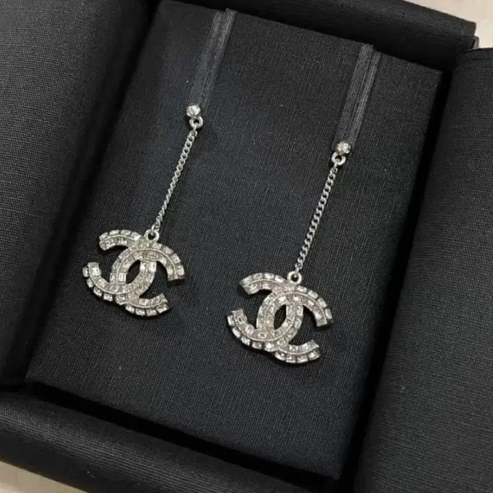 [BUNJANG] Chanel Coco Mark Chain Earrings Silver / 샤넬 코코마크 체인 귀걸이 실버