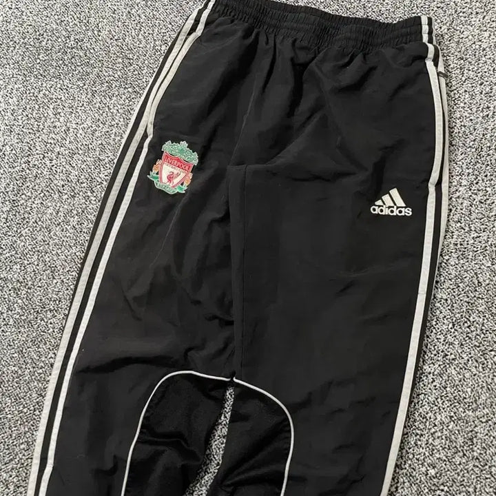 [BUNJANG] Adidas Liverpool 08 Vintage Track Pants / 아디다스 08 리버풀 빈티지 트랙팬츠
