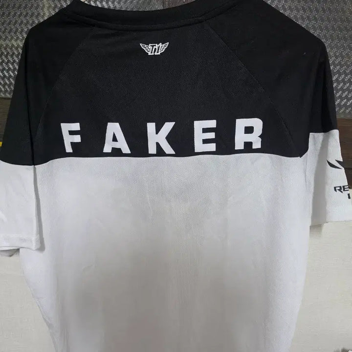 [BUNJANG] SK Telecom T1 2017 Faker Limited Edition Jersey (Free Size) / SKT T1 2017 유니폼 페이커마킹