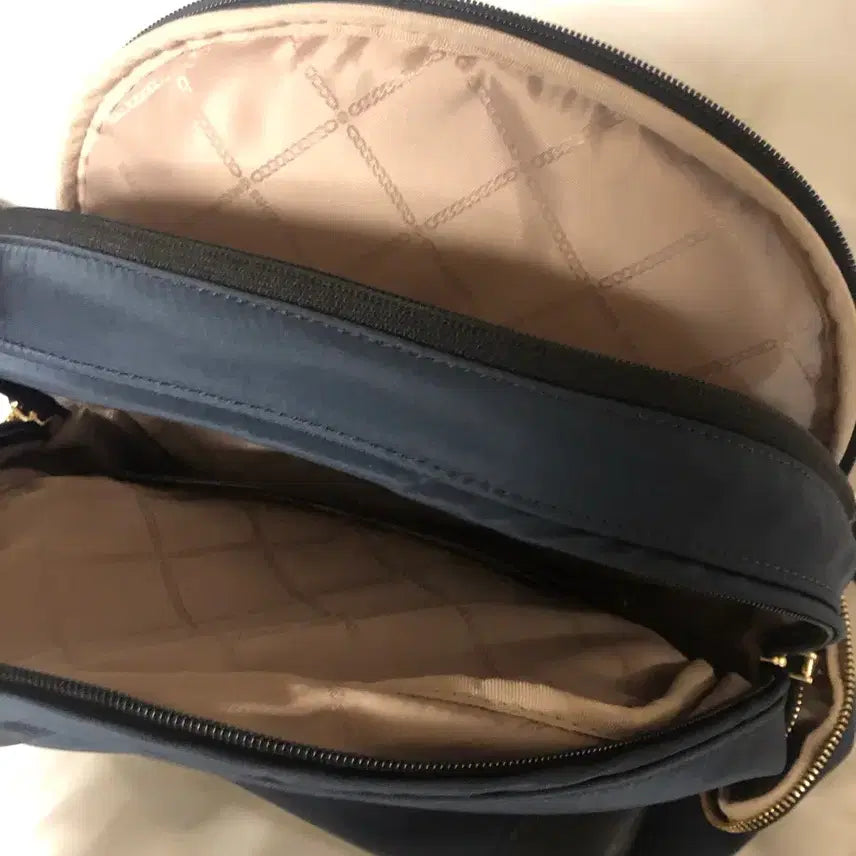 [BUNJANG] Michael Kors Navy Gold Logo Backpack / 마이클코어스 백팩 네이비 금장로고