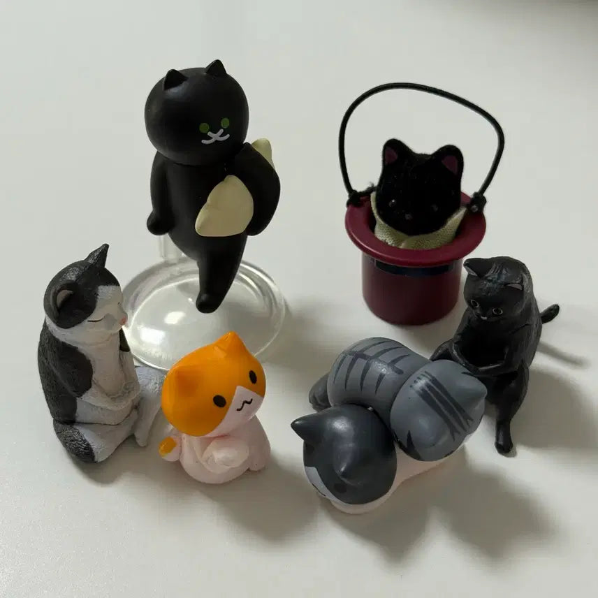 [BUNJANG] Sylvanian Families Cat &amp; Cat Gachapon Miniature Set / 실바니안 고양이 및 고양이 가챠 미니어쳐 세트