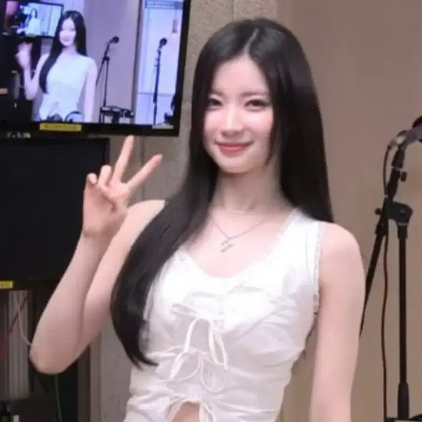 [BUNJANG] Glony Garden Sleeveless Top White M / 베몬 아사 착용) 글로니 가든 슬리브리스 탑 화이트 M