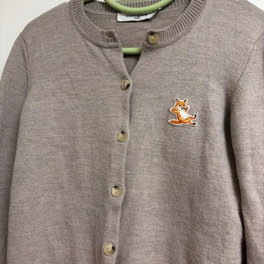 [BUNJANG] Maison Kitsuné 23SS Chilax Fox Patch Wool Cardigan Beige Melange XS / 착샷)메종키츠네 23SS 칠랙스폭스 패치 울 가디건 베이지멜란지 xs