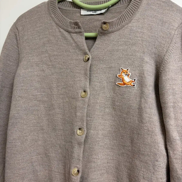 [BUNJANG] Maison Kitsuné 23SS Chilax Fox Patch Wool Cardigan Beige Melange XS / 착샷)메종키츠네 23SS 칠랙스폭스 패치 울 가디건 베이지멜란지 xs