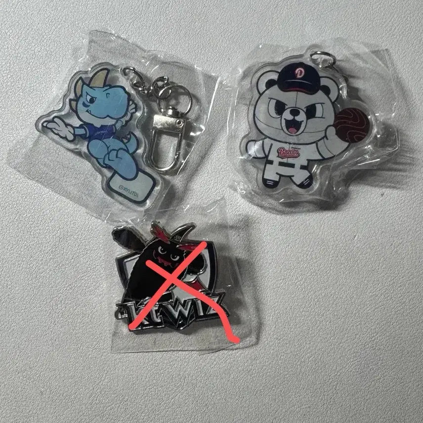 [BUNJANG] Lotte Wellfood KBO Ttibeal Keychain Badge / 롯데웰푸드 KBO 띠부씰 키링 뱃지