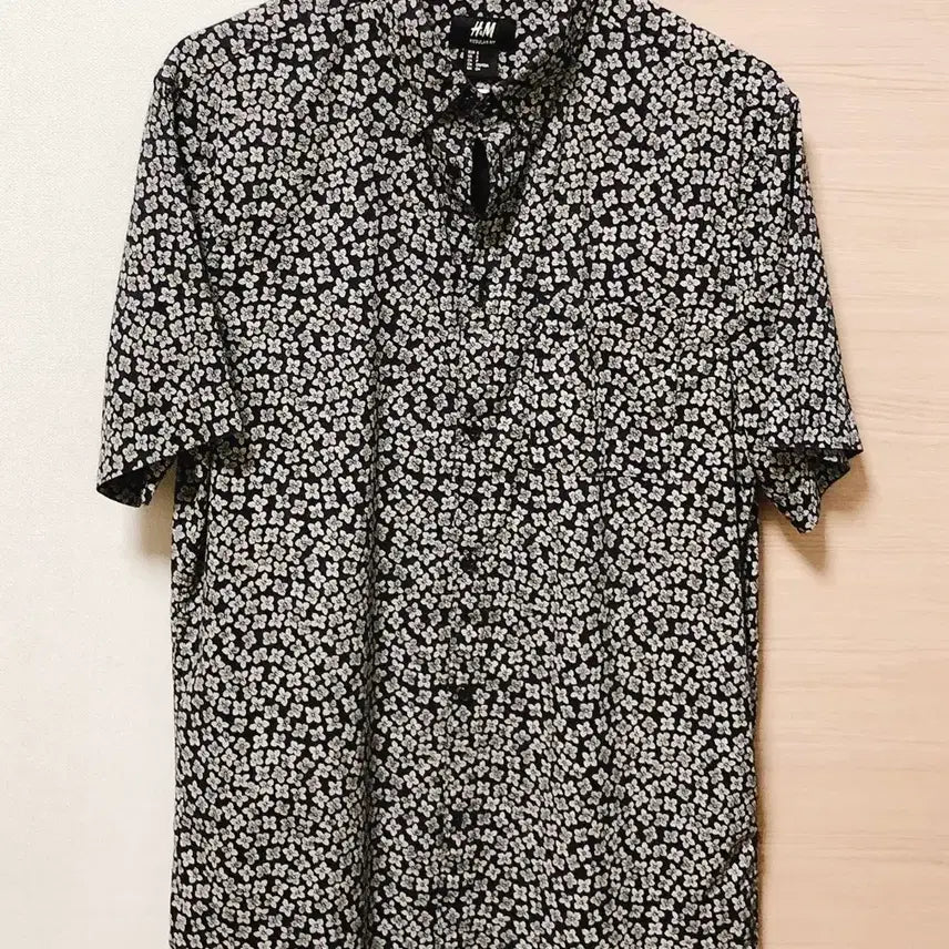 [BUNJANG] H&amp;M Floral Shirt / H&amp;M Black &amp; White 플로럴 셔츠 90사이즈