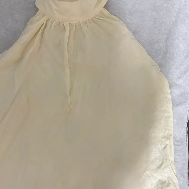 [BUNJANG] lea LIA Halterneck Top / 르에 (lea) LIA HALTERNECK TOP