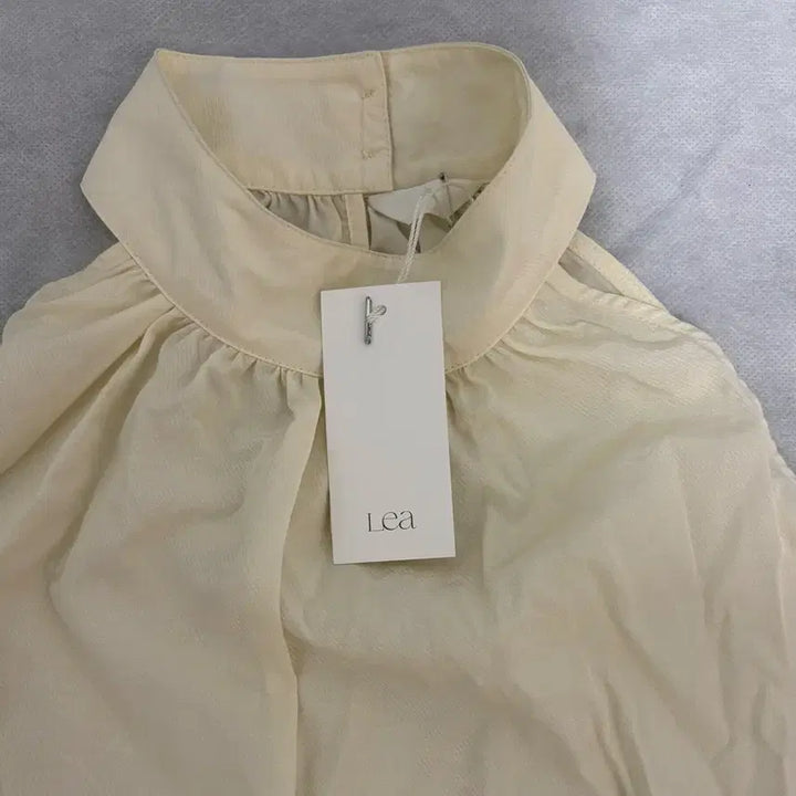 [BUNJANG] lea LIA Halterneck Top / 르에 (lea) LIA HALTERNECK TOP