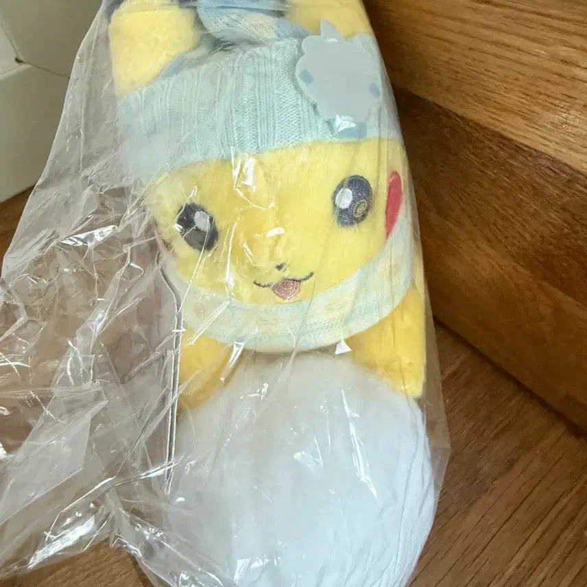 [BUNJANG] Pokemon Snow Play Pikachu Plush (China Version) / 포켓몬 스노우 눈놀이 피카츄 인형(중포센버전)