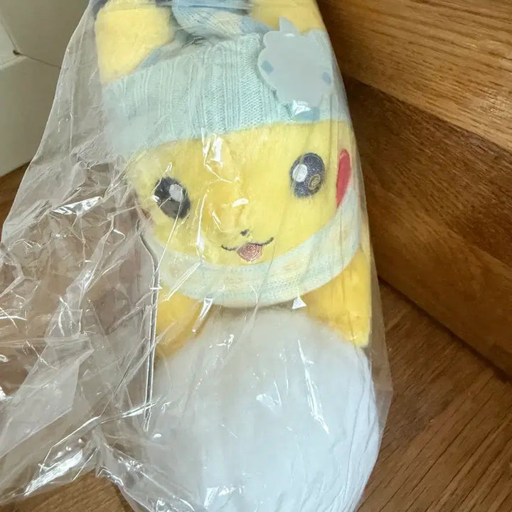 [BUNJANG] Pokemon Snow Play Pikachu Plush (China Version) / 포켓몬 스노우 눈놀이 피카츄 인형(중포센버전)