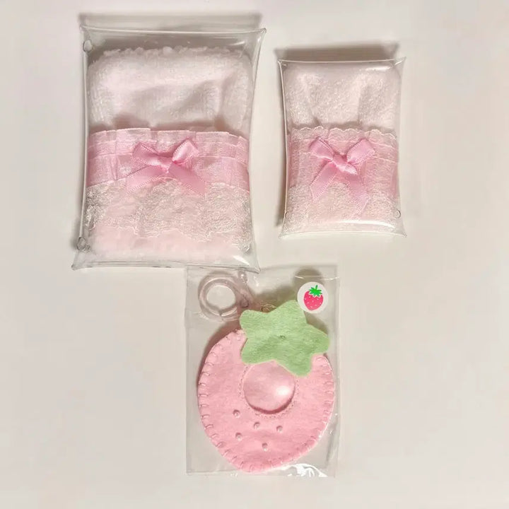 [BUNJANG] Sylvanian Families Baby Sleeping Bag &amp; Pouch Set (Strawberry Ribbon) / 실바니안 아기 침낭 외출 파우치 사토님 딸기 리본